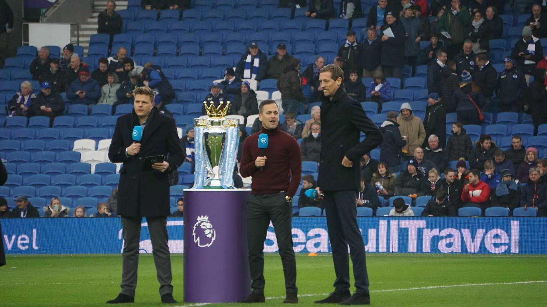 更折射出两 更折射出两